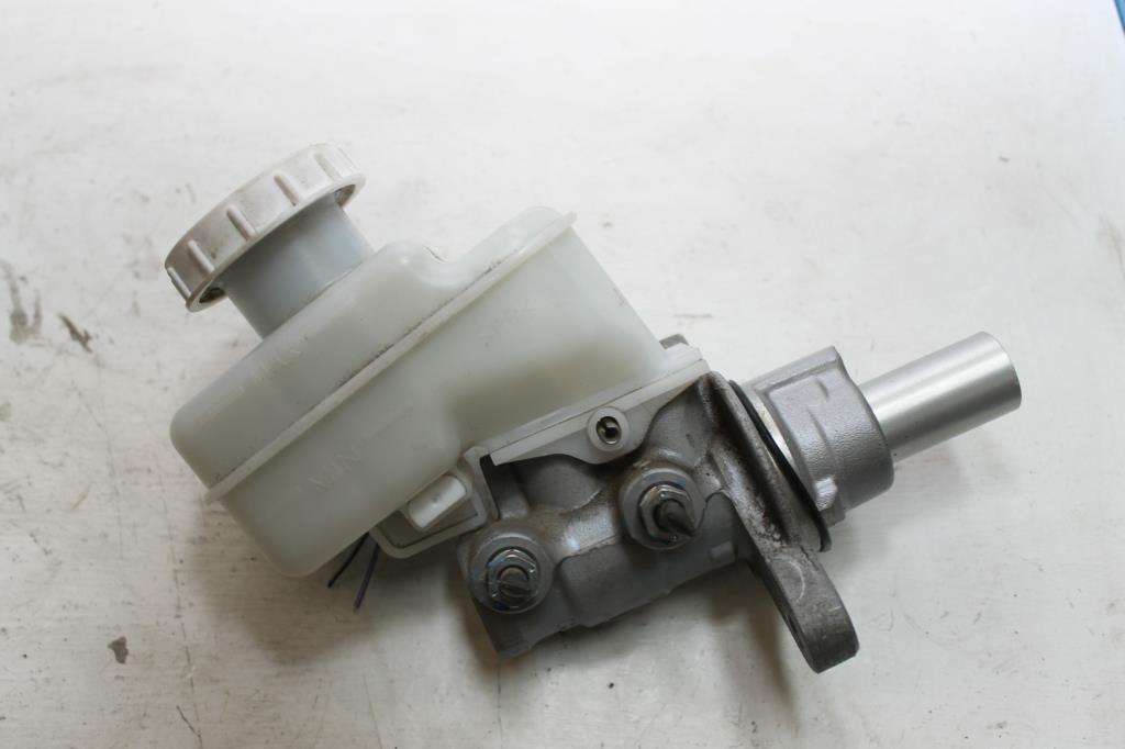 Mitsubishi, Triton Master Cylinder Mq Mr Diesel 03/15 10/23