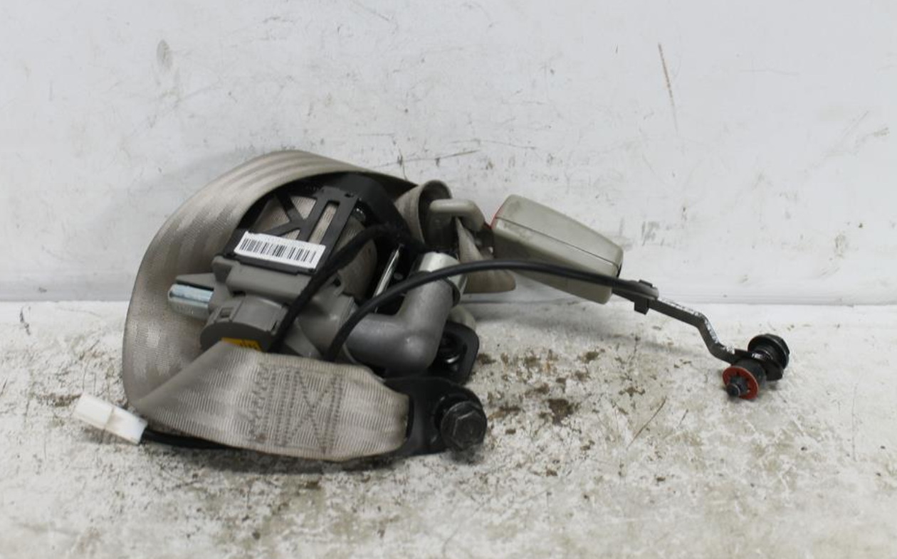 Used LDV, V80 Seat Belt Rh Front Seat Belt Stalk Only 01/13 2022 – image 1 - All Good Parts