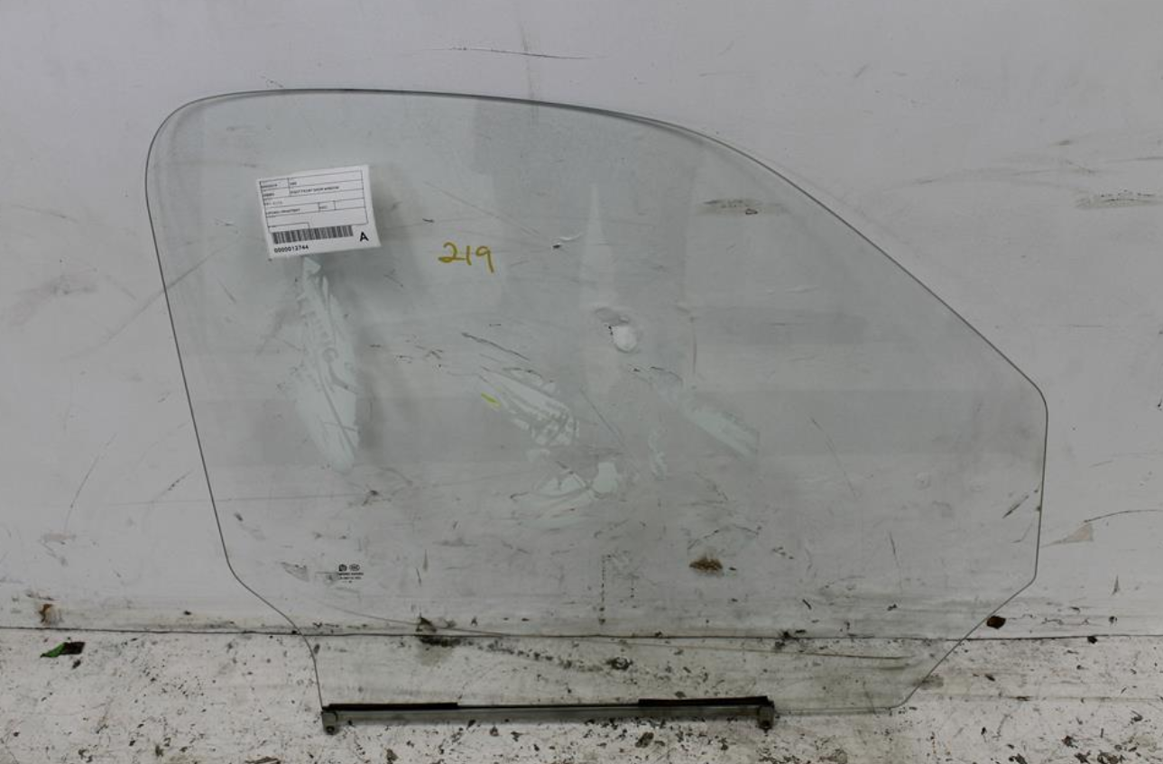 LDV, V80 Right Front Door Window Van 01/13