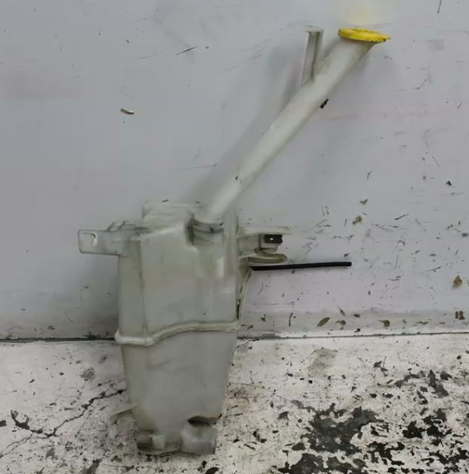 Used Renault, Koleos Washer Bottle H45 Non H/Lamp Washer Type 09/08 04/16 2014 – image 1 - All Good Parts