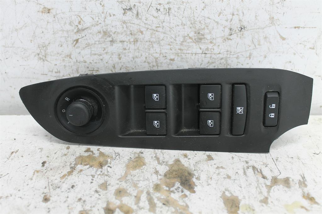Used Holden, Trax Power Window Switch Rh Front (Master Switch) Rectangle Style Plug Tj Series 08/13 08/16 2015 – image 1 - All Good Parts