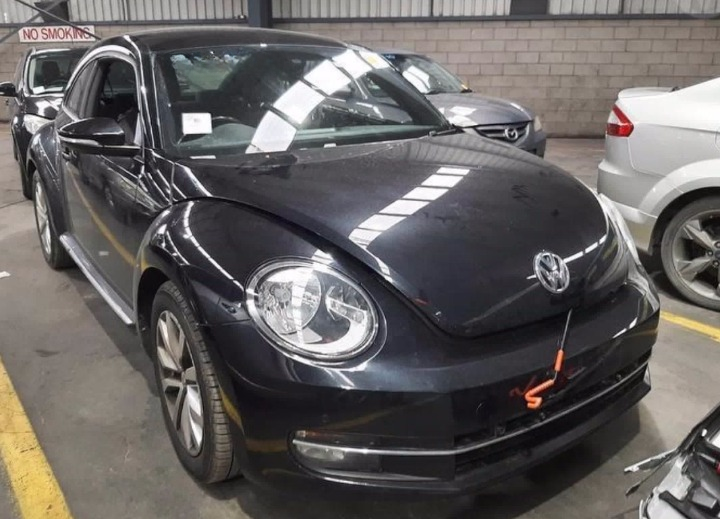 Used Volkswagen, Beetle Right Headlamp , 1L, Halogen Type, 01/13-12/16  – main images - All Good Parts