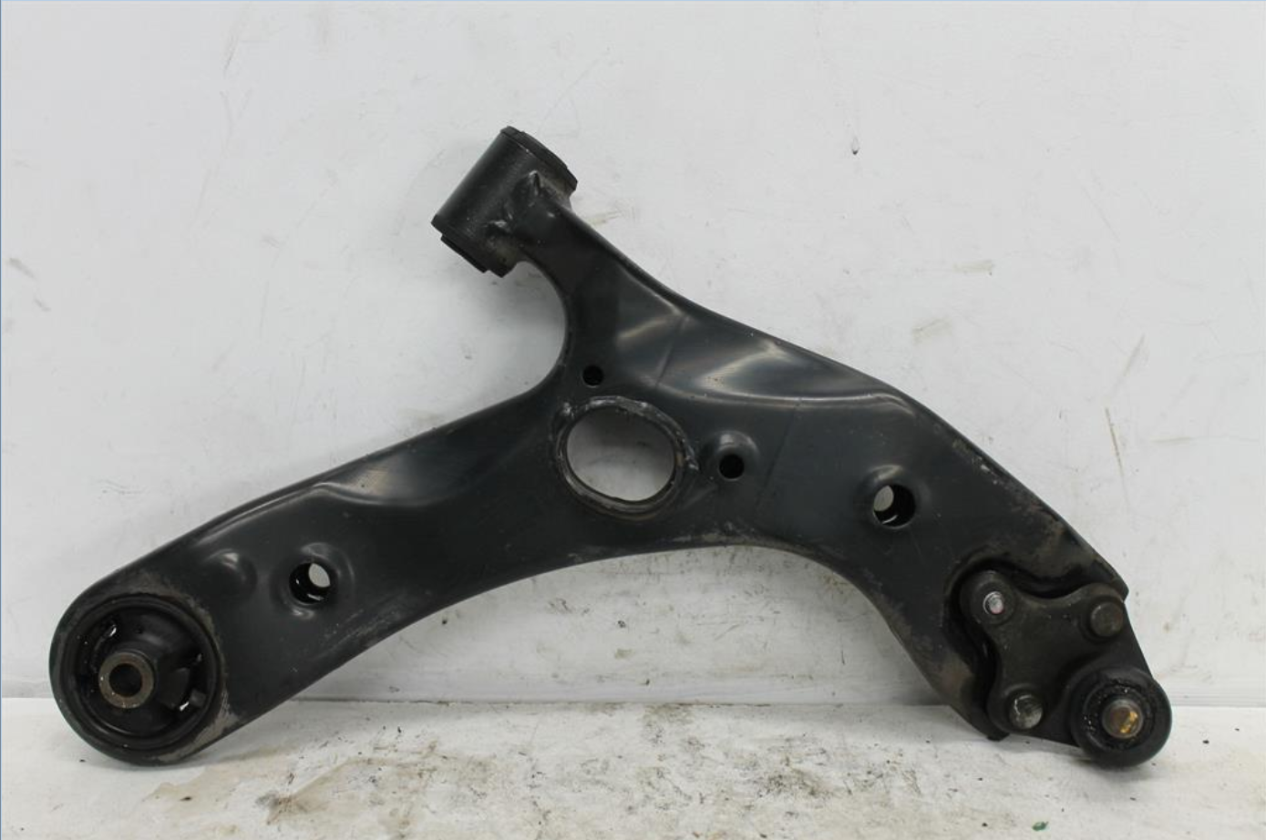 Toyota, Corolla Right Front Lower Control Arm Zre182R/Zwe186R Hatch 10/12 06/18