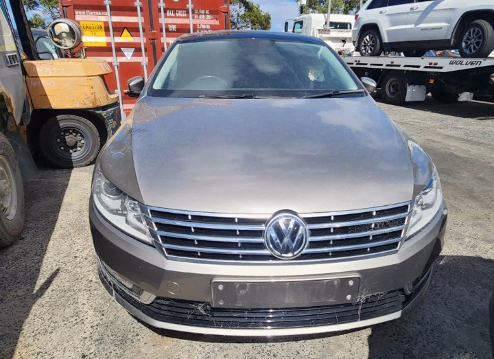Used Volkswagen, Passat Right Headlamp ,  3Cc, Sedan, Χενον Τυρε. 03/12-12/16  – main images - All Good Parts