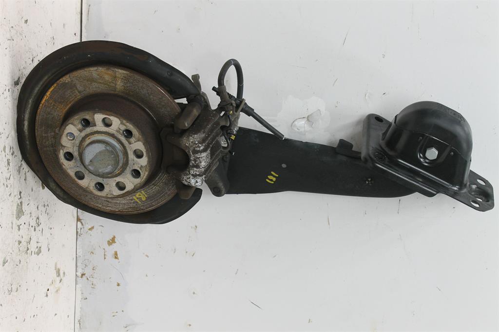 Used Skoda, Yeti Right Rear Hub Assembly 5L Abs Type 09/11 12/17 2011 – image 1 - All Good Parts