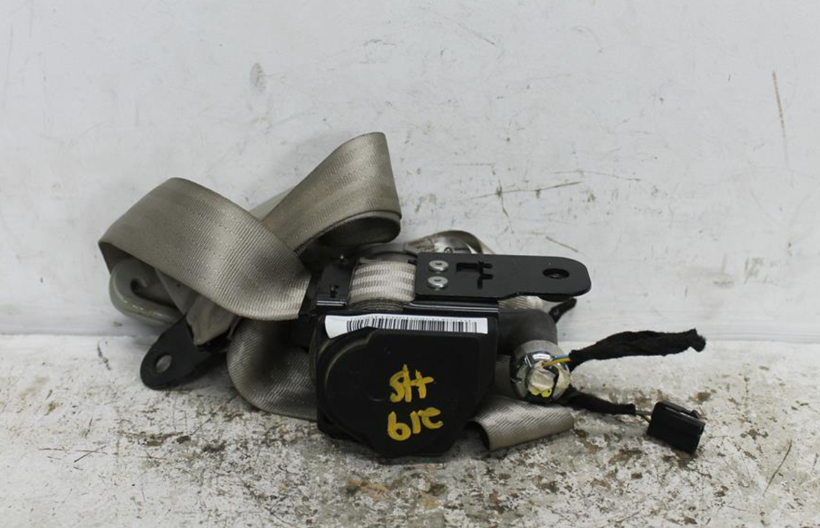 Used LDV, V80 Seat Belt Lh Front Assy (Belt & Stalk) 01/13 2022 – image 1 - All Good Parts