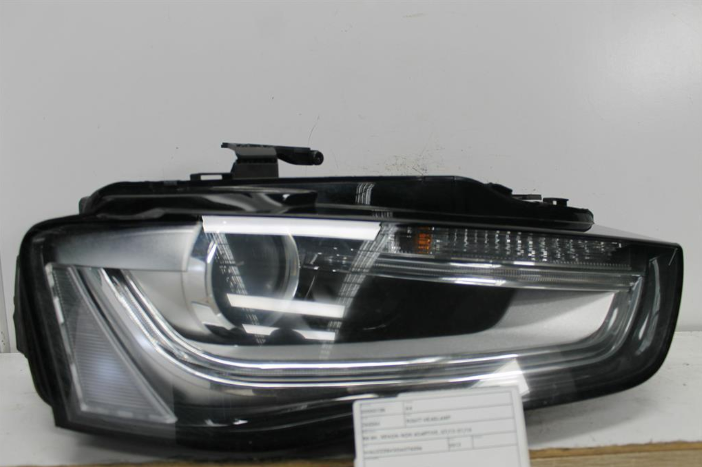 Audi, A4 Right Headlamp B8 8K Xenon Non Adaptive 07/12 01/16