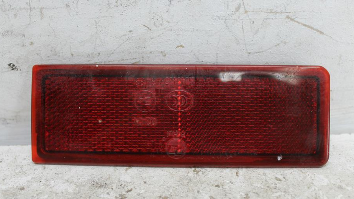 Used LDV, V80 Left Taillight In Bumper Reflector Van 01/13 2022 – image 1 - All Good Parts