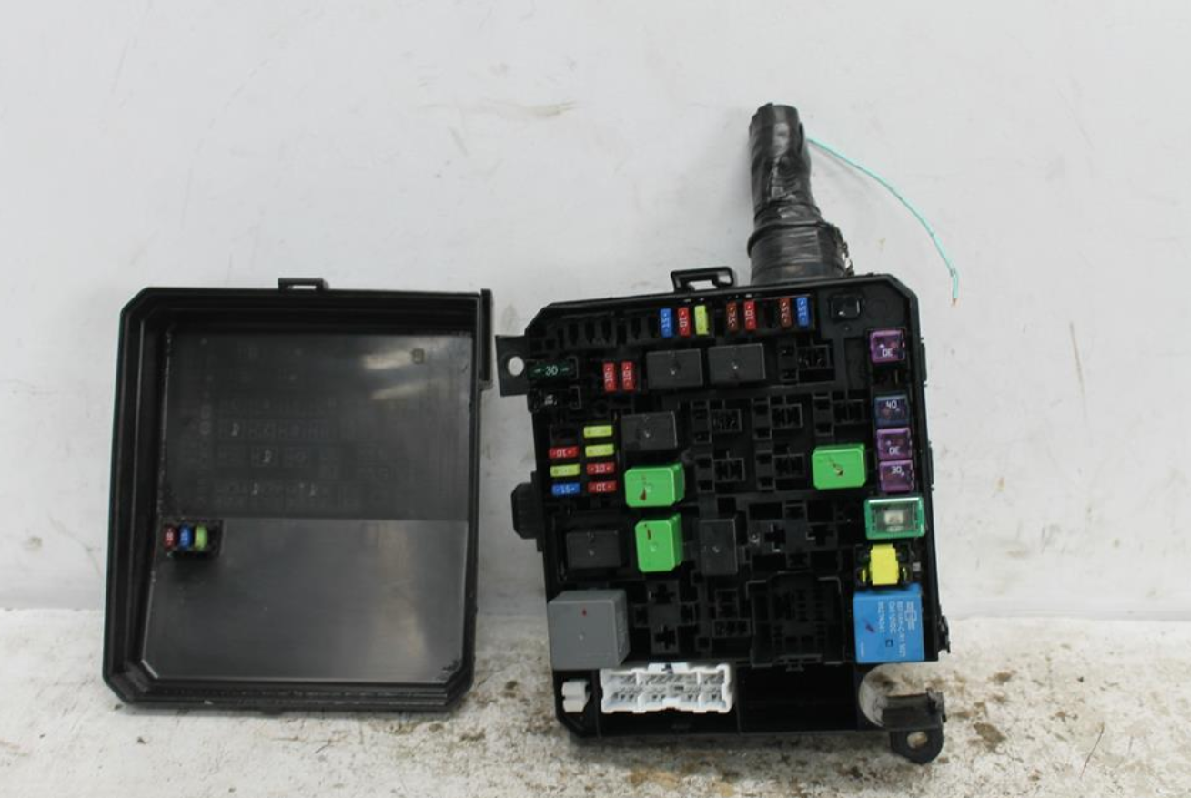 Mitsubishi, Lancer Fuse Box P/N 8565A266 Cj 04/11 10/15