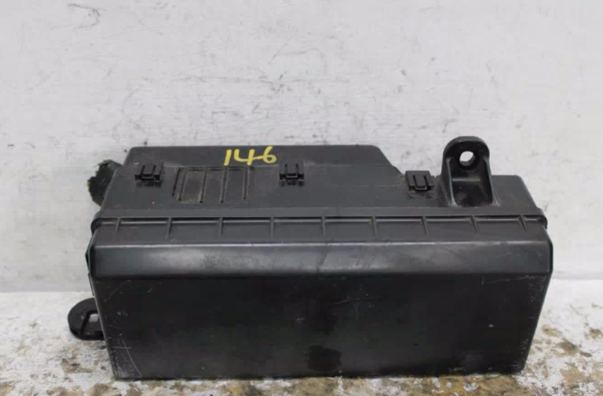 Mitsubishi, Triton Fuse Box Mn 08/09 04/15