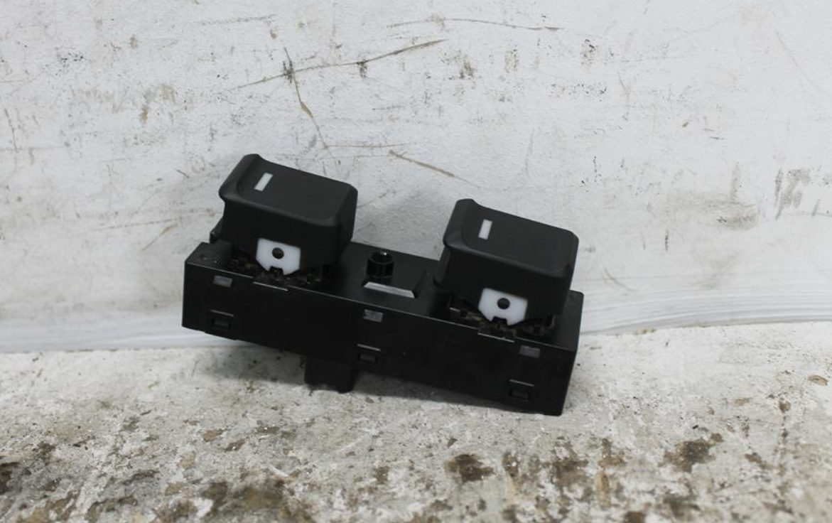 Used LDV, V80 Power Window Switch Rh Front (Master Switch) 01/13 2022 – image 1 - All Good Parts